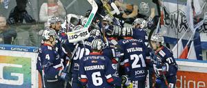 Jubel nach dem 3:2. Die Eisbären am Spielende.