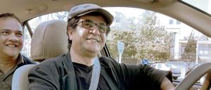 Regisseur Jafar Panahi (rechts) gewann für "Taxi Teheran" 2015 den Goldenen Bären. Trotz verhängter Haftstrafe und Berufsverbot dreht er weiter.