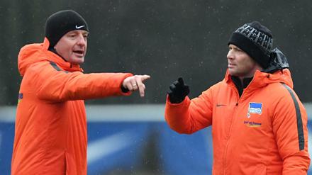 Geht's da lang Richtung Europapokal? Pal Dardai und sein Assistent Rainer Widmayer wollen nach der Winterpause an die starken Leistungen der Hinrunde anknüpfen. 