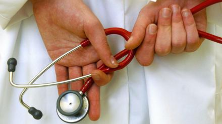 Bei der Diagnose übertrieben? Ärzte erhalten für entsprechende Zusammenarbeit mit Krankenkassen Sondervergütungen.