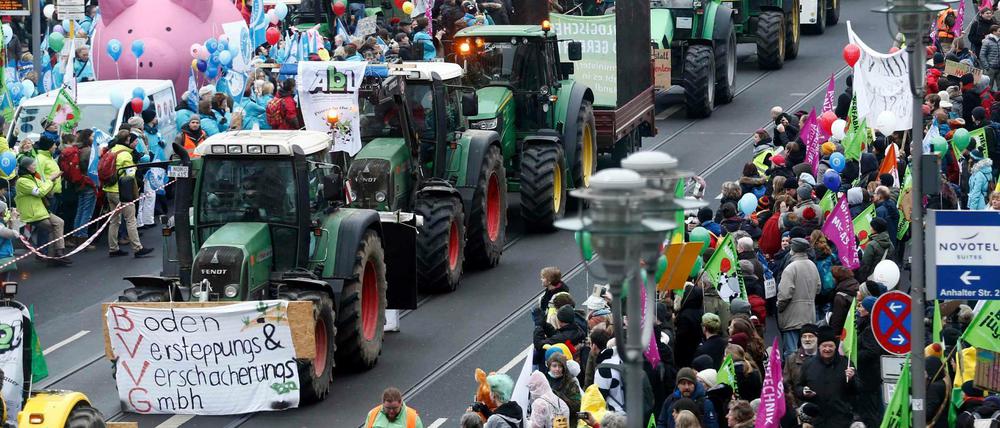 Insgesamt 130 Trecker waren bei der "Wir haben es satt"-Demo auf Berlins Straßen unterwegs.