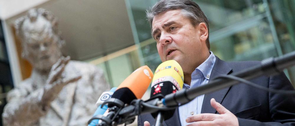 Der SPD-Vorsitzende Sigmar Gabriel im Willy Brandt Haus in Berlin.