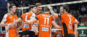 Gegen die Netzhoppers spielten sich die Volleys schon mal für das Pokalfinale ein.