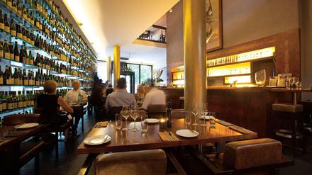 Die gute Alternative zum Sternerestaurant im ersten Stock: die Weinbar Rutz in Mitte.