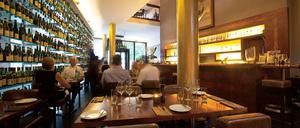 Die gute Alternative zum Sternerestaurant im ersten Stock: die Weinbar Rutz in Mitte.