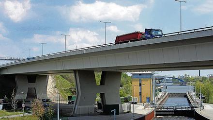 Die Rudolf-Wissell-Brücke ist mehr als 900 Meter lang.