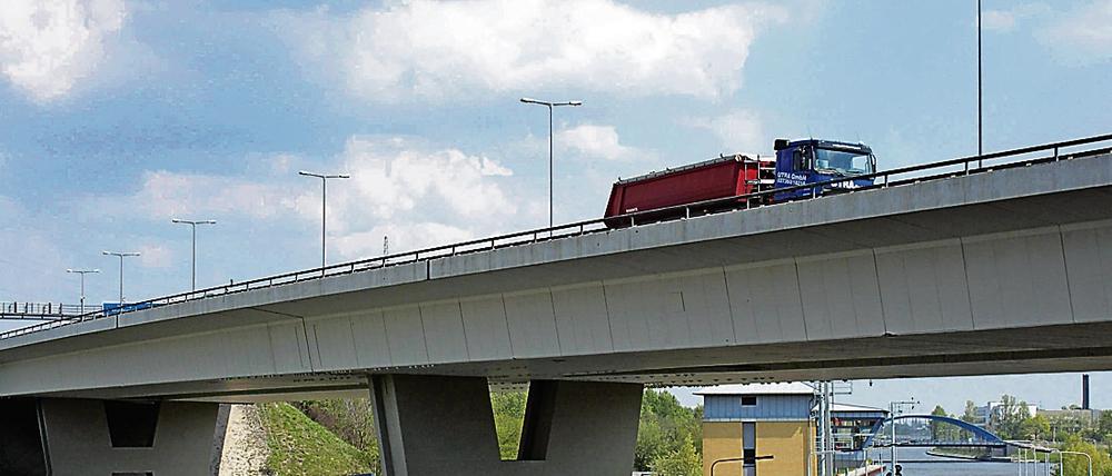 Die Rudolf-Wissell-Brücke ist mehr als 900 Meter lang.