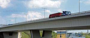 Die Rudolf-Wissell-Brücke ist mehr als 900 Meter lang.