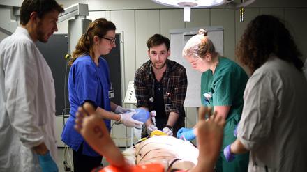 Simulationstraining für Medizin-Studierende der Charité.