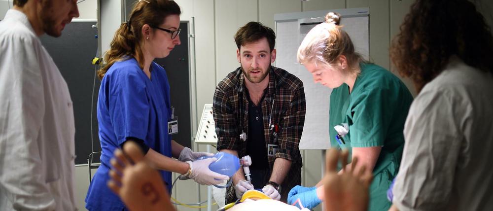 Simulationstraining für Medizin-Studierende der Charité.