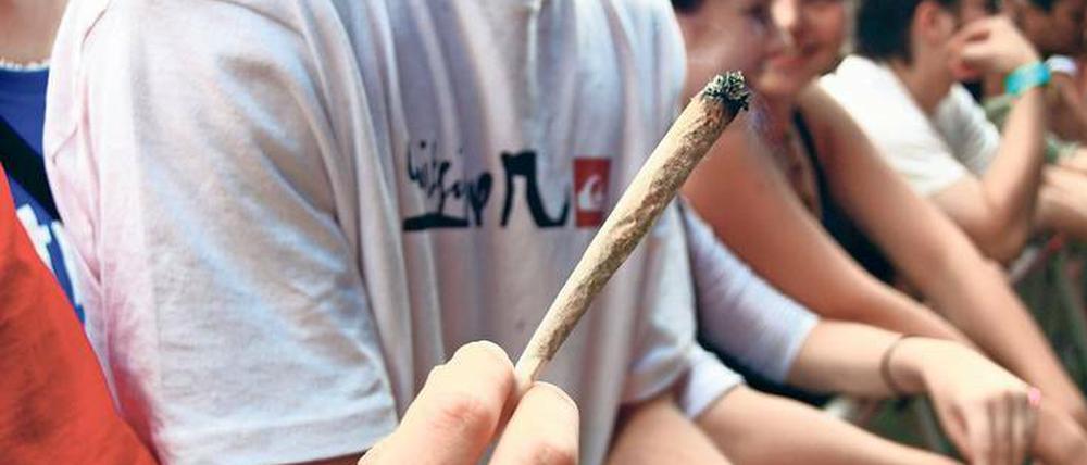 Nur ein Joint? Kiffen ist bei Jugendlichen weitverbreitet.