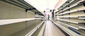 Leere Regale, leere Lager: Von den Läden ist nichts geblieben.