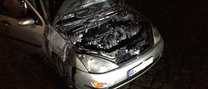 Das von Unbekannten angezündete Auto von Buchhändler Heinz Ostermann. 