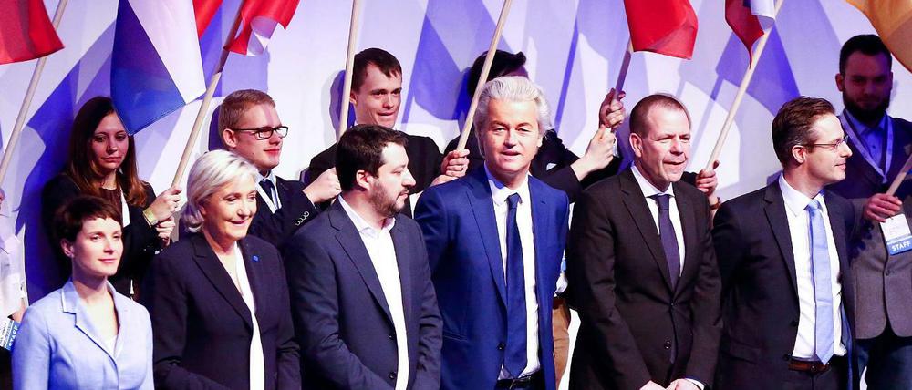 Frauke Petry, Marine Le Pen, Matteo Salvini, Geert Wilders, Harald Vilimsky und Marcus Pretzell in Koblenz (von links nach rechts). 