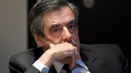 Nach Medienberichten soll Francois Fillon seine Ehefrau als parlamentarische Mitarbeiterin beschäftigt haben - ohne dass sie tatsächlich gearbeitet hat.