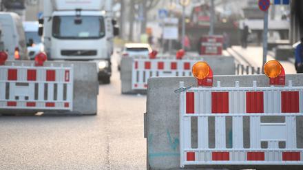 Betonblockaden in Stuttgart. Nach den Lastwagen-Anschlägen von Nizza und Berlin wird es an Karneval in Köln Fahrzeugsperren geben. 