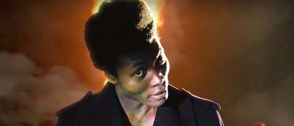 Der Sänger und Pianist Benjamin Clementine (im Bild) und die Hip-Hop-Band The Gorillaz kollaborierten für einen neuen Song gegen Trump.