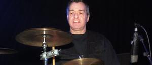 Jaki Liebezeit bei einem Konzert in der Columbiahalle in Berlin.