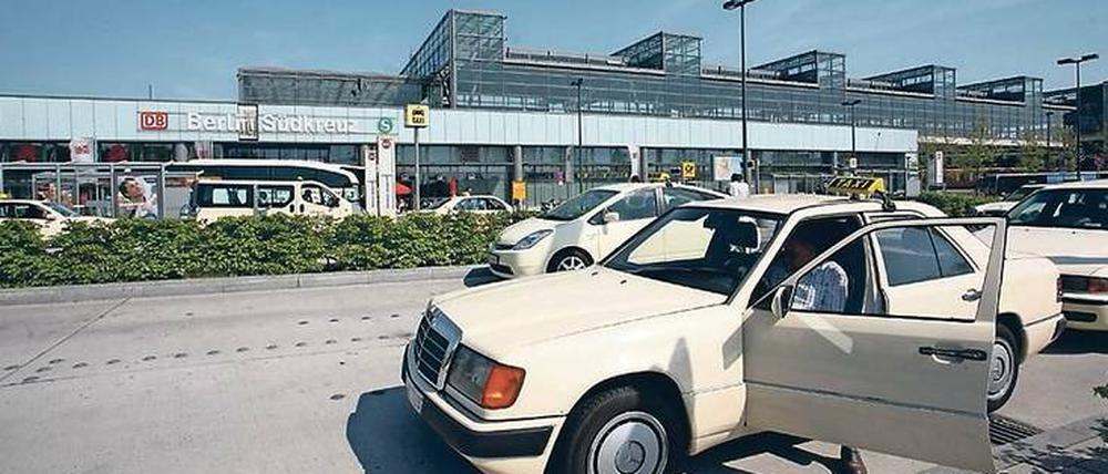 Informationen zur Fernbusstation sind rar. Auch deshalb erhielt die Haltestelle am Südkreuz nur die Note "ausreichend"