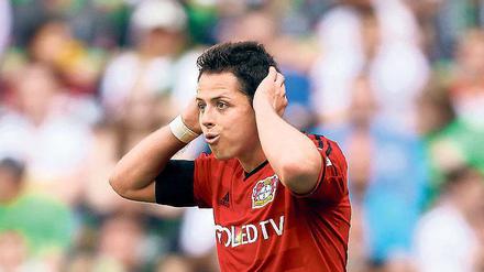 "Die Verknallerbse". So betitelte der "Express" den Stürmer Javier Hernández, nachdem er wieder einen Elfer verschossen hatte.