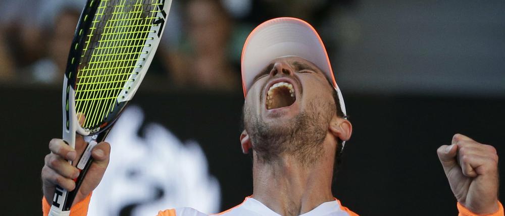 Der Deutsche Mischa Zverev jubelt nach dem Sieg gegen den Schotten Murray.