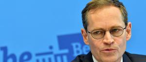 Als einziger politischer Vertreter Berlins im Aufsichtsrat stünde er noch mehr im Blickfeld der kritischen Öffentlichkeit.