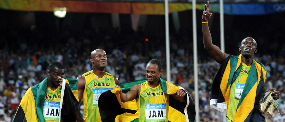 Muss sich an die eigene Nase fassen. Wegen Nesta Carter (links) sind auch die anderen drei aus Jamaikas Sprintstaffel (Powell, Frater, Bolt von links) ihre Medaille los.