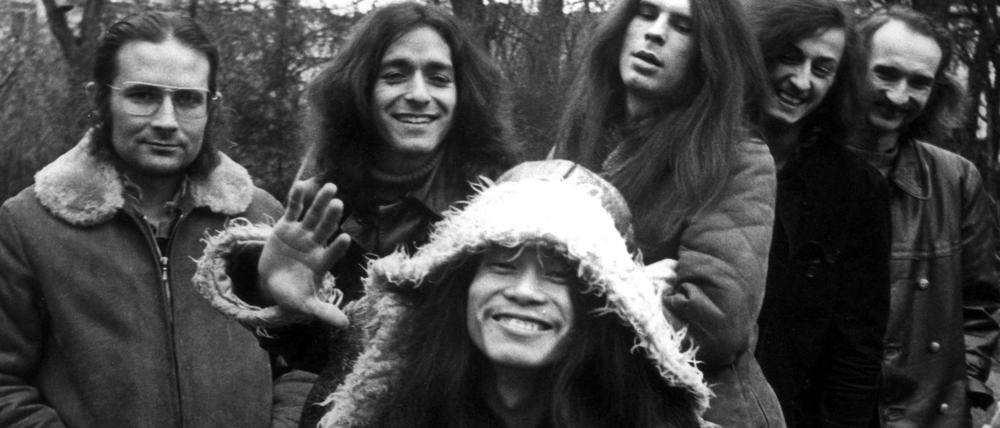 Can am 1. Dezember 1971 in Hamburg. Von links: Irmin Schmidt, Jaki Liebezeit, Michael Karoli, Ulli Gerlach, Holger Szukay und Damo Suzuki.