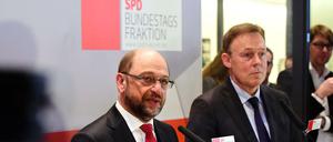 Martin Schulz will Kanzler werden - und hat den Rückhalt des Fraktionsvorsitzenden Thomas Oppermann (r.).