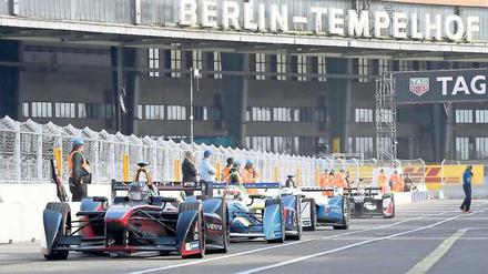 Abschied von der Karl-Marx-Allee. Die Elektroautos sollen am 10. Juni wieder in Tempelhof flitzen.