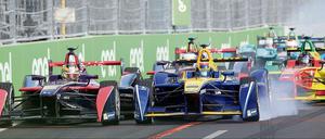 Einmal - und nie wieder: Das Formel-E-Rennen 2016 auf der Karl-Marx-Allee. Nun starten die Wagen wie bereits 2015 erneut in Tempelhof. 