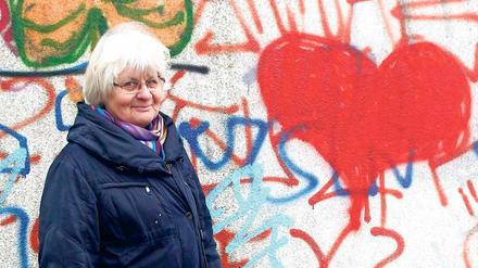 Irmela Mensah-Schramm steht bald wieder vor Gericht. Ihr Kampf gegen Nazi-Schmierereien gilt als Sachbeschädigung.