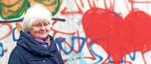 Irmela Mensah-Schramm steht bald wieder vor Gericht. Ihr Kampf gegen Nazi-Schmierereien gilt als Sachbeschädigung.