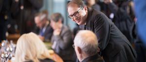 Guter Dinge: Verkehrsminister Dobrindt und Finanzminister Schäuble vor der Kabinettssitzung.