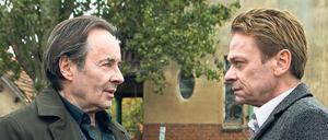 Gestehen Sie endlich! Kommissar Kovak (Uwe Kockisch, links) ist mehr denn je überzeugt, dass Michael Adam (Sylvester Groth) vor zwanzig Jahren gemordet hat.