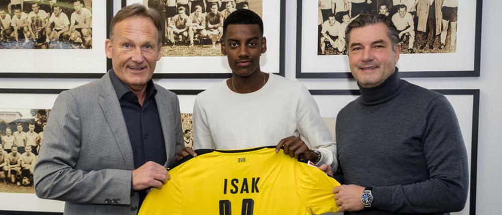 Vorfreude. Isak soll langfristig Torjäger Aubameyang ersetzen.