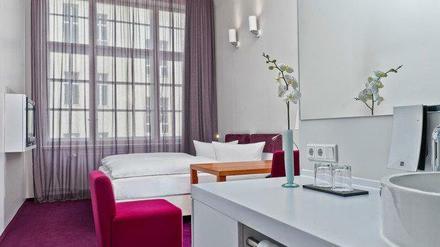 Beim Einchecken fragt man sich schon ein wenig, wie das nette Vier-Sterne-Hotel und sein eifriges Team in dieses Viertel geraten sind.