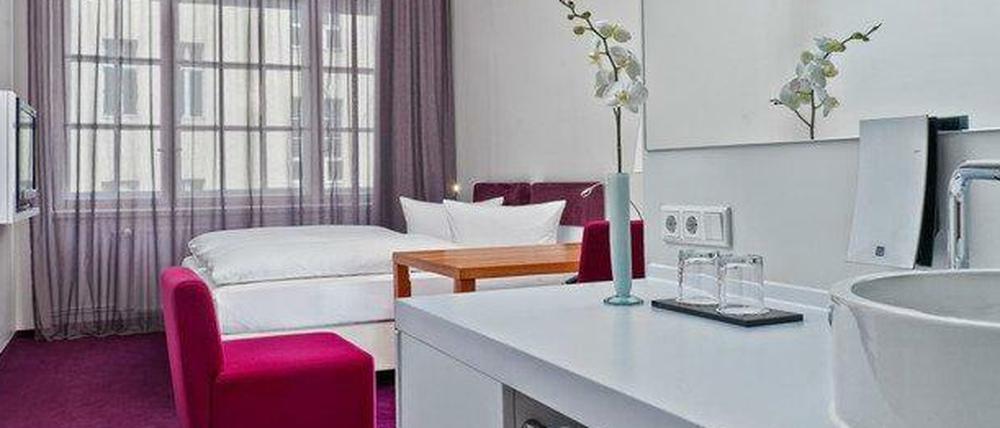 Beim Einchecken fragt man sich schon ein wenig, wie das nette Vier-Sterne-Hotel und sein eifriges Team in dieses Viertel geraten sind.