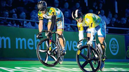 Standhaft. Nur zwei Wochen nach seinem schweren Trainingssturz lieferte sich Maximilian Levy (links) mit seinem Sprint-Kollegen Robert Förstemann packende Duelle im Velodrom.
