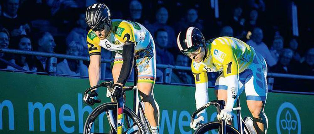 Standhaft. Nur zwei Wochen nach seinem schweren Trainingssturz lieferte sich Maximilian Levy (links) mit seinem Sprint-Kollegen Robert Förstemann packende Duelle im Velodrom.