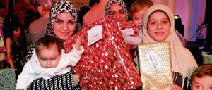 Weihnachtsfeier in der Flüchtlingsunterkunft: Wer geflohen ist, wünscht sich mit am meisten menschliche Kontakte in der neuen Umgebung.