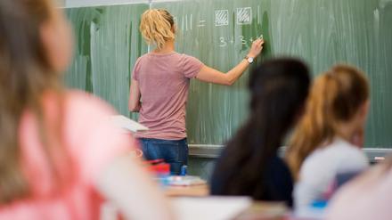 Wegen des Lehrermangels wird es immer schwerer Vertretungslehrer zu finden. 