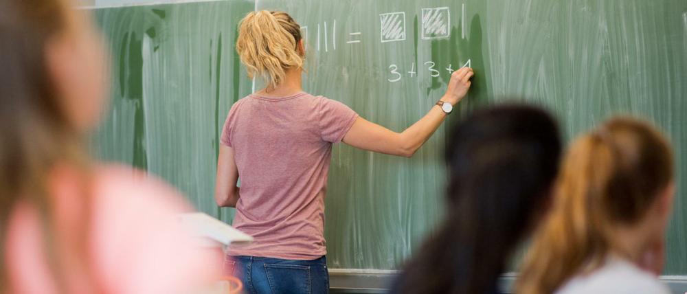 Wegen des Lehrermangels wird es immer schwerer Vertretungslehrer zu finden. 
