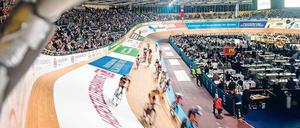 Schneller als die Kamera erlaubt. Bei den Berliner Sixdays hat in diesem Jahr nicht alles geklappt. Das gaben die Veranstalter freimütig zu. Foto: dpa/Fischer