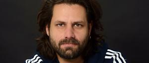 Adam Bousdoukos ist ein deutscher Schauspieler griechischer Abstammung. Er wuchs in Hamburg auf.
