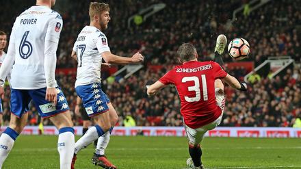 Mit dem Rücken zum Tor - und drin. Schweinsteiger traf im Pokal.