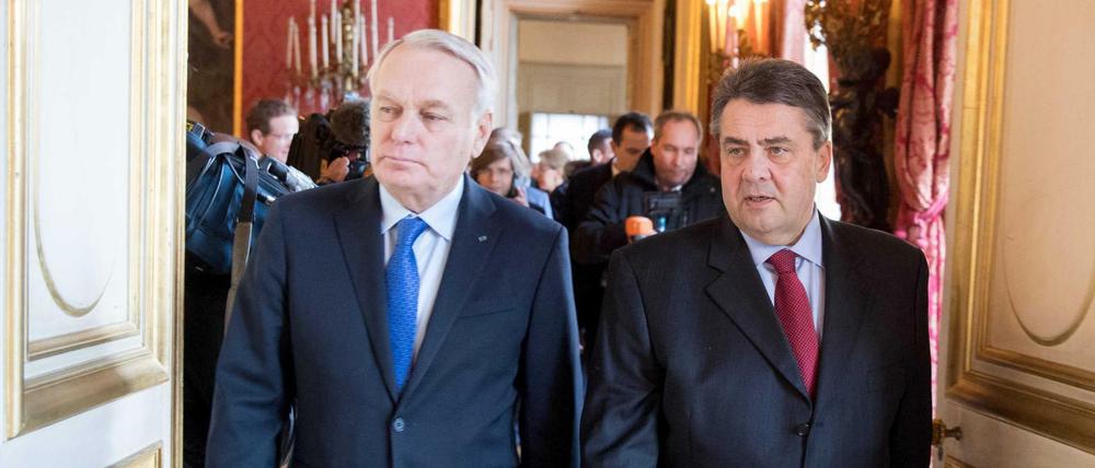 Außenminister Sigmar Gabriel (rechts) am Samstag beim Empfang durch seinen französischen Amtskollegen Jean-Marc Ayrault.