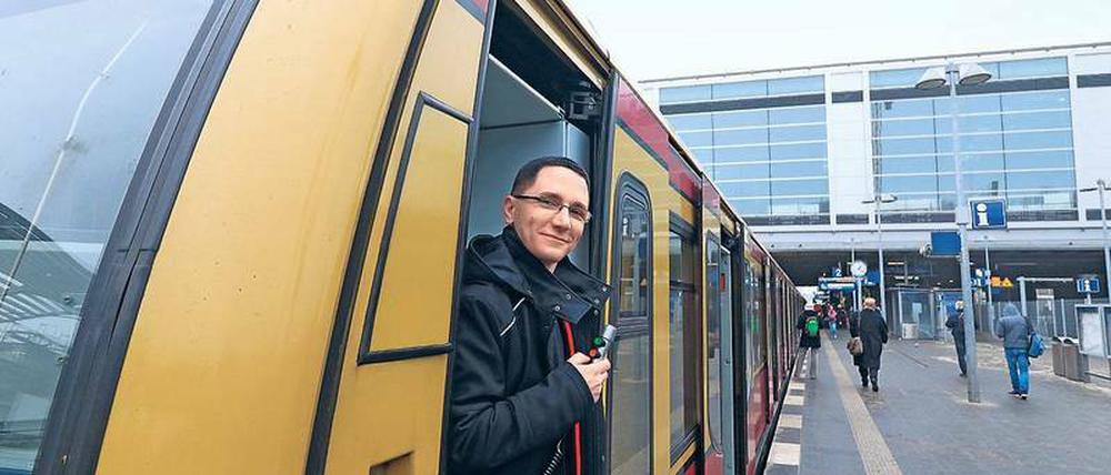 Bitte recht freundlich. Volker Schauffel, Lokführer bei der S-Bahn, ist für seine netten Ansagen unter Fahrgästen bekannt.