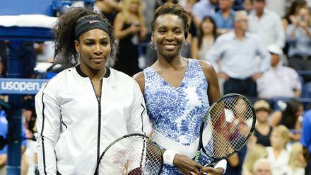 Serena (links) und Venus Williams dominieren seit über einem Jahrzehnt bei den Frauen.