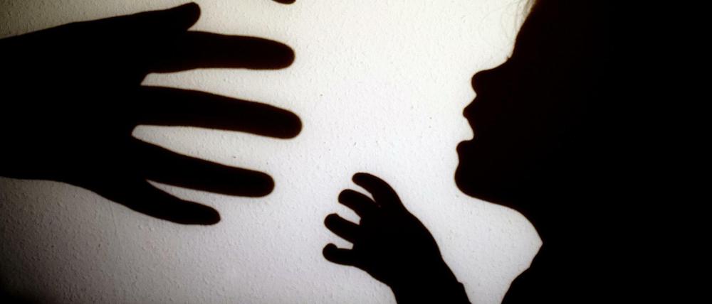 Laut Schätzungen sind in Deutschland rund eine Million Mädchen und Jungen von sexueller Gewalt betroffen